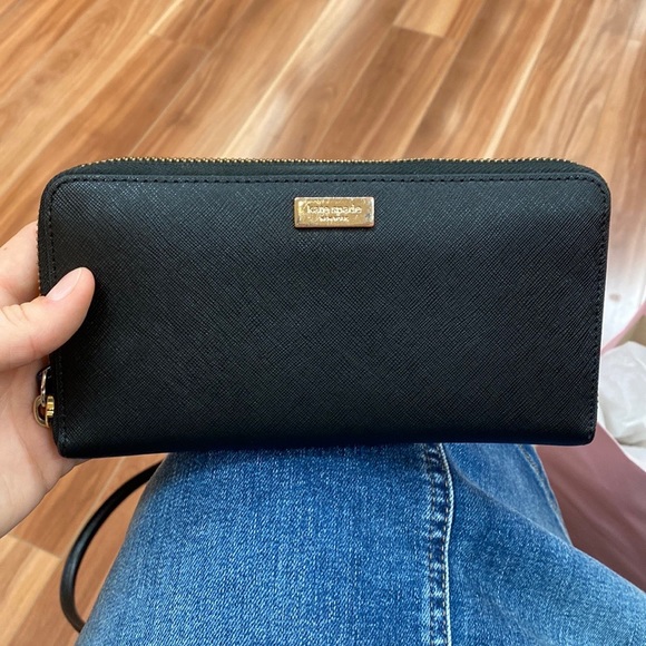 Black & Gold Wallet - Picture 1 of 5